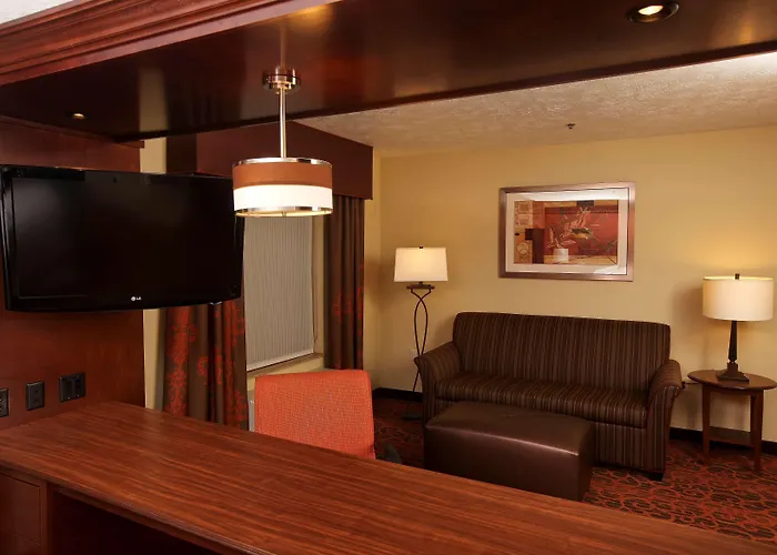 Hampton & Medical Center Hotel Fargo