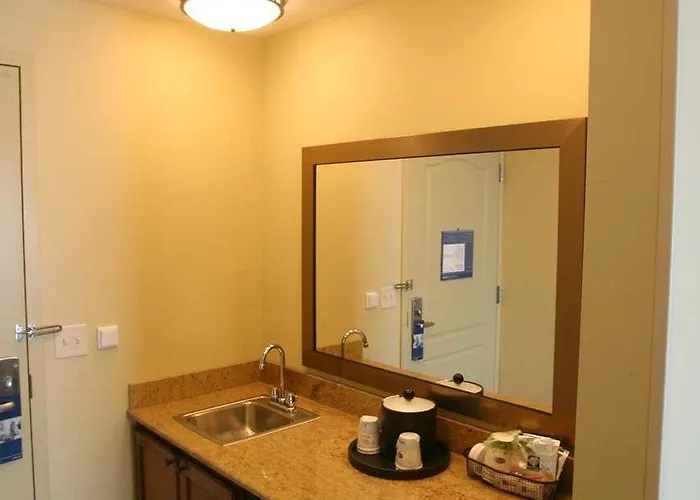 Hotel Hampton & Medical Center 3*