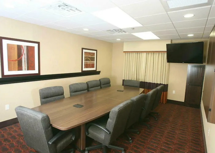Hampton & Medical Center Hotel 3*